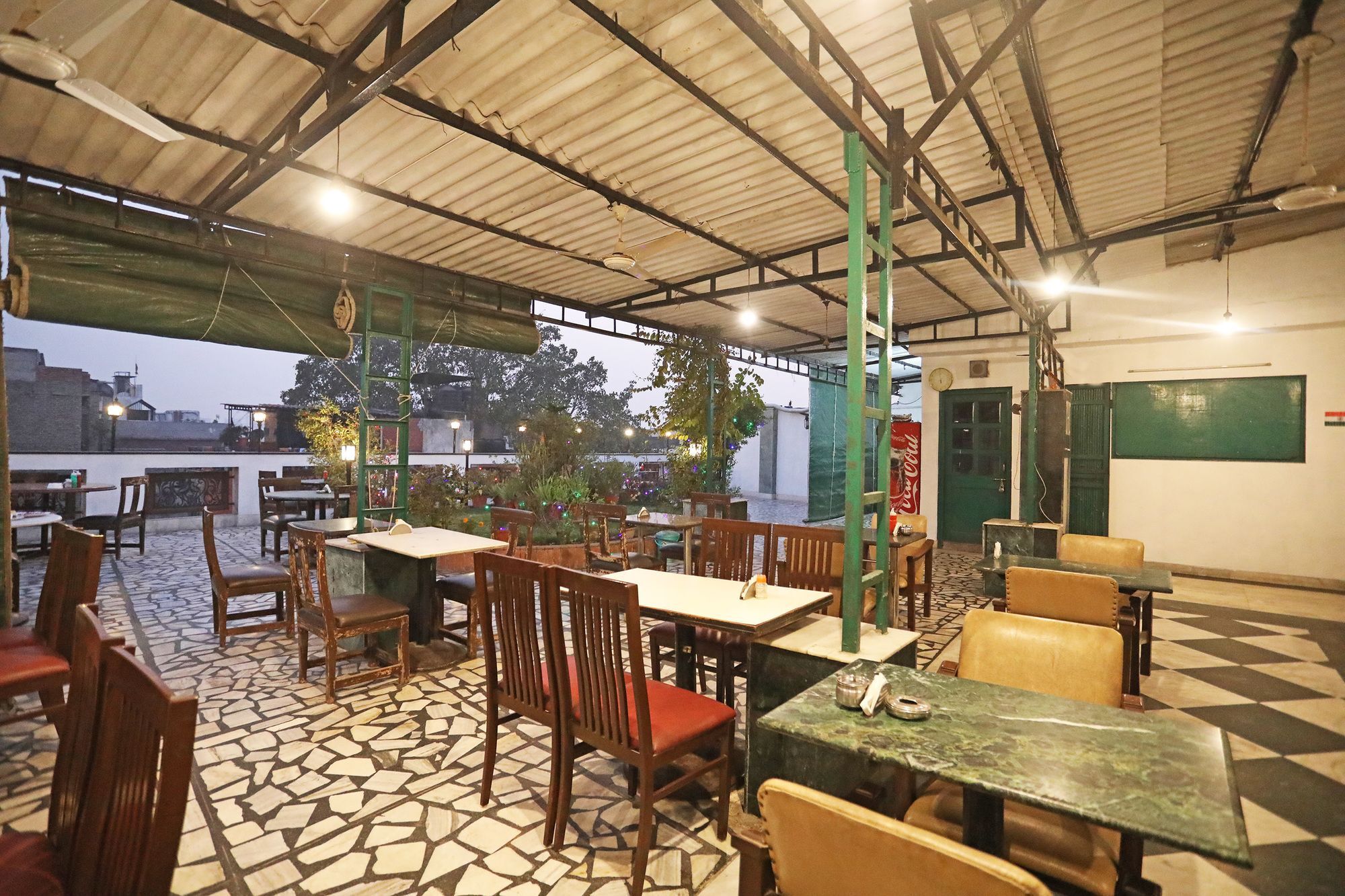 Capital O 10750 Hotel Vivek نيودلهي المظهر الخارجي الصورة
